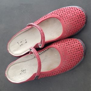 Jambu womens size 10 red slip ons